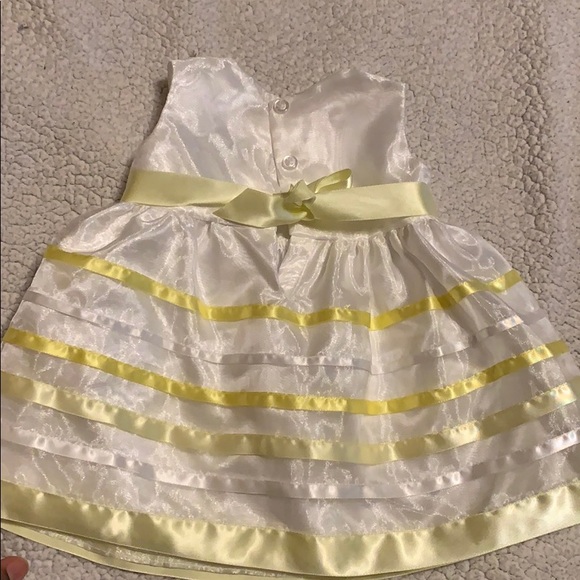 Beautiful 👗 - Picture 2 of 2